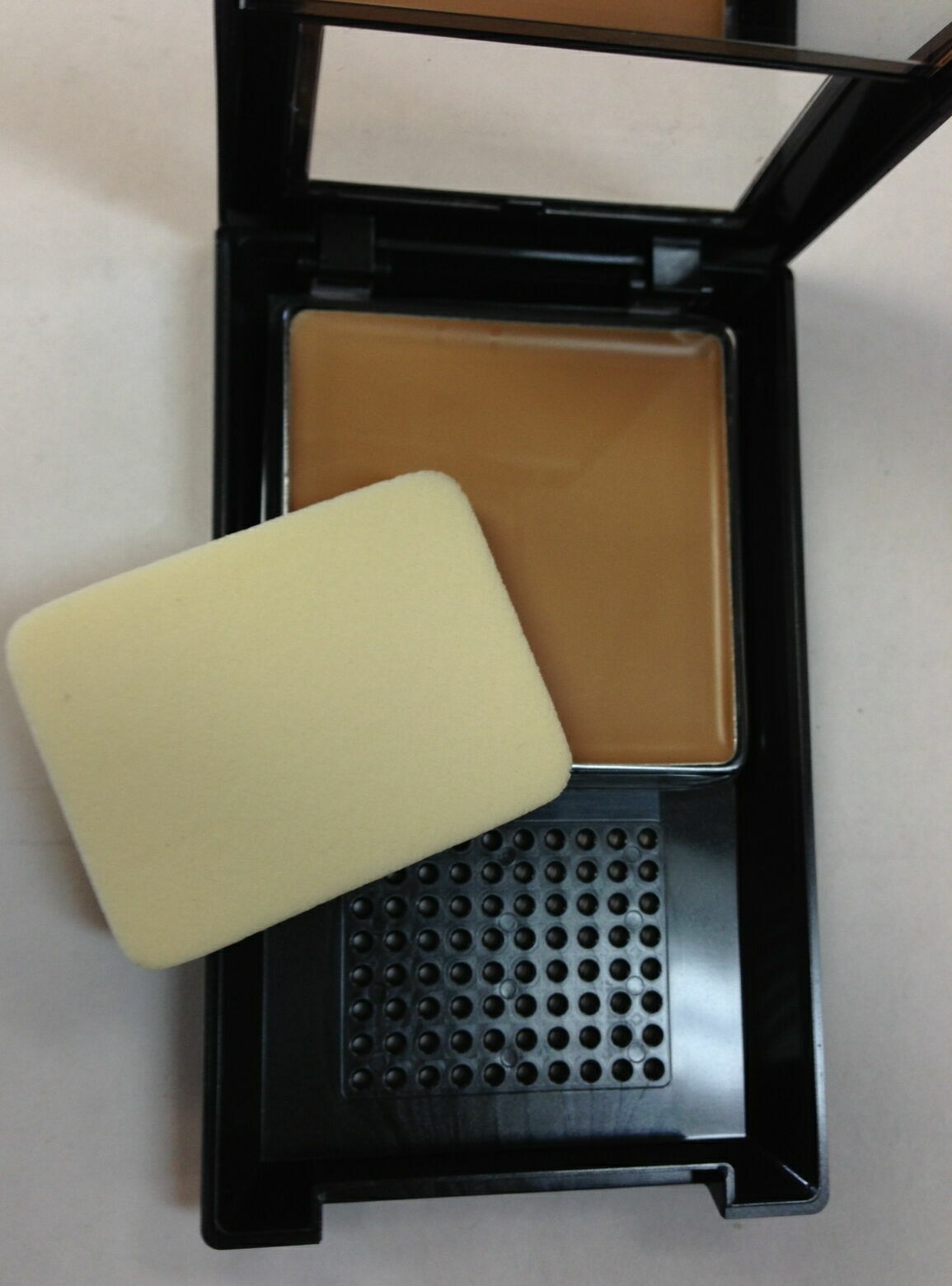 NYC N.Y.C Creme To Powder Foundation Compact - Flawless Coverage - Ivory Beige