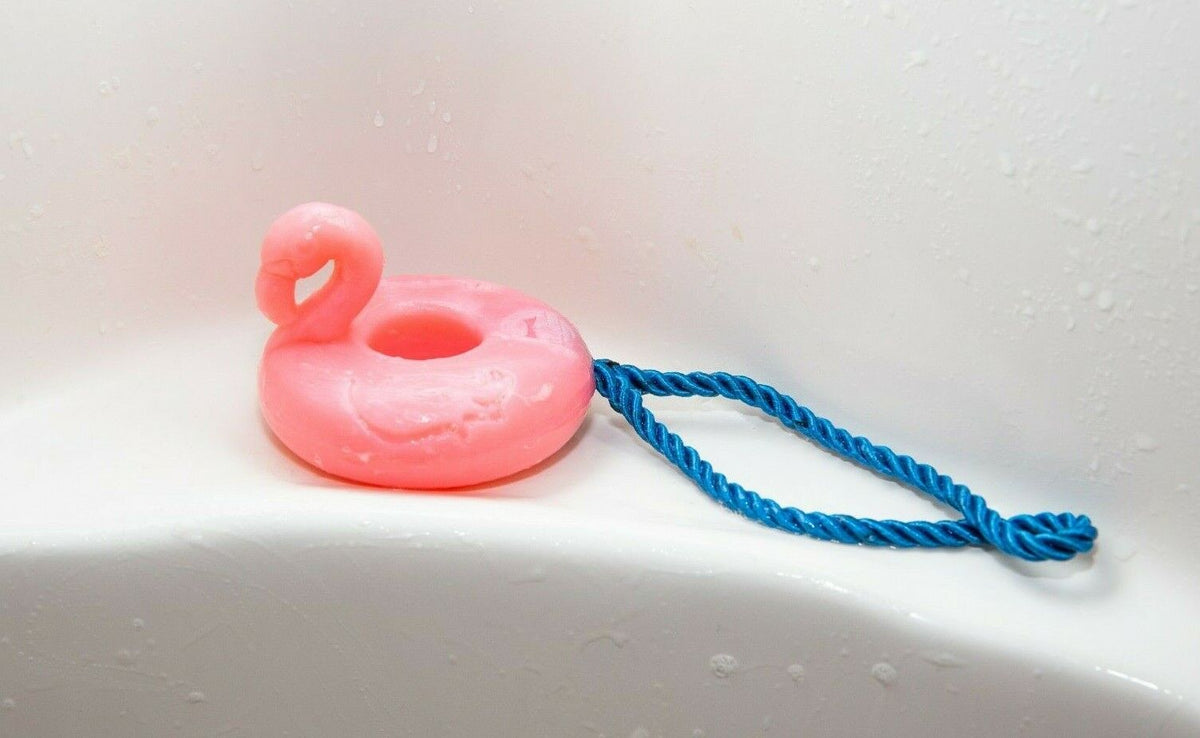 Savon Flamant Rose sur une Corde - Cadeau de Nouveauté Funny Gag Joke - BigMouth Inc