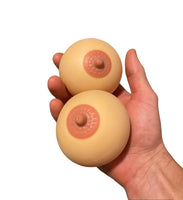2pk Stress Boobs - Squeeze Boobies, c'est réel ! Cadeau de jouet pour homme de poitrine de nouveauté adulte