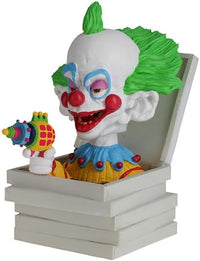 The Killer Klowns 🤡 Shorty in Pizza Box Bobblehead Statue Figure by Royal Bobbles features the iconic clown with green hair and vibrant makeup popping out of a pizza box, inspired by Killer Klowns from Outer Space.