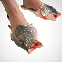 Fishy Feet - Sandales à truites argentées Chaussures de poisson de plage - Cadeau Gag drôle - MOYEN