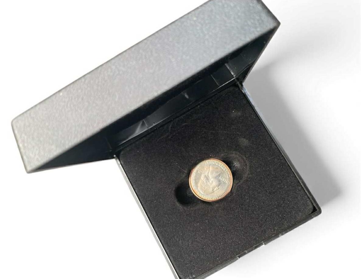 ✨ Pen-Thru-Quarter Magic Coin Trick 👀 Melt Metal Like a Wizard! ✨😲