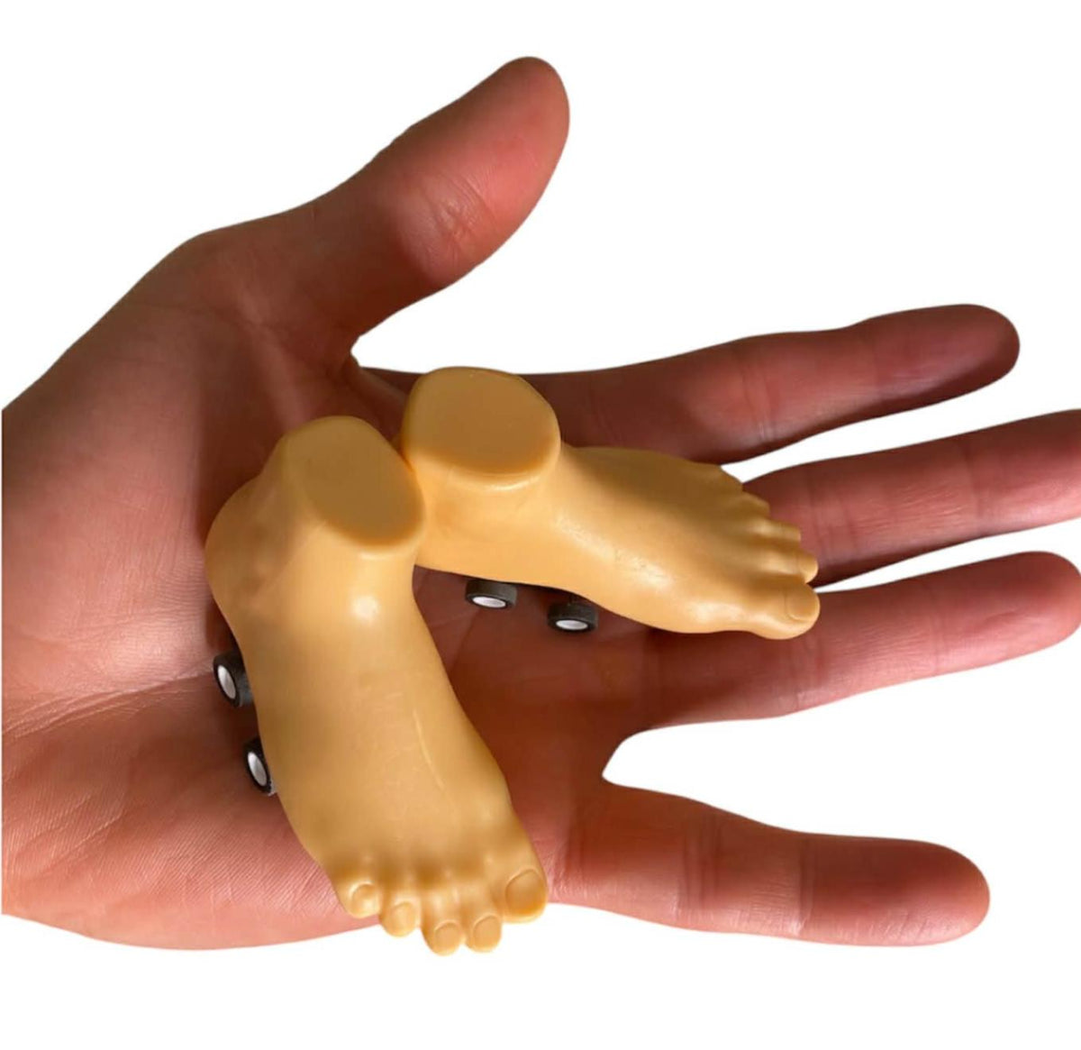 🦶💨 2 Racing Feet Wind-Up Toy Set – Left & Right Foot Pull Back Racers Fun Gag